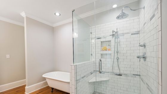 5 Things to Consider When Buying Frosted Glass Shower Door